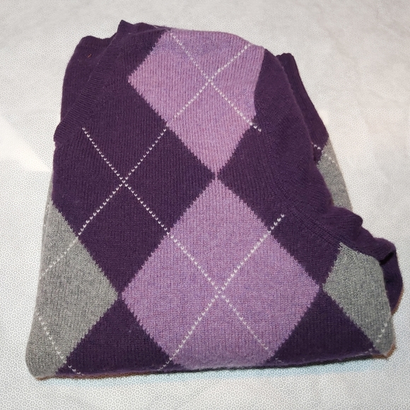 Men's V-Neck Sweater - Picture 8 of 8